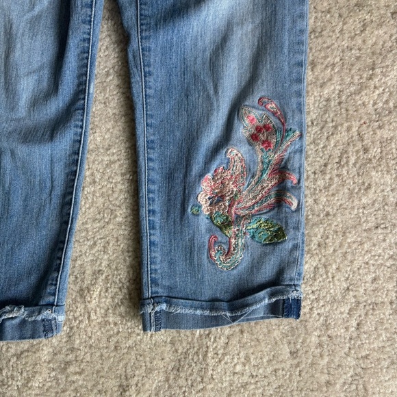 Nine West, Denim Embroidered Capri Pants, Size 10 - Picture 2 of 6